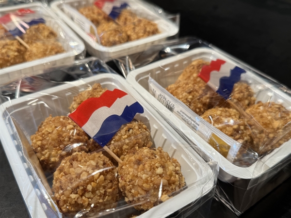 Marsepein bitterballen