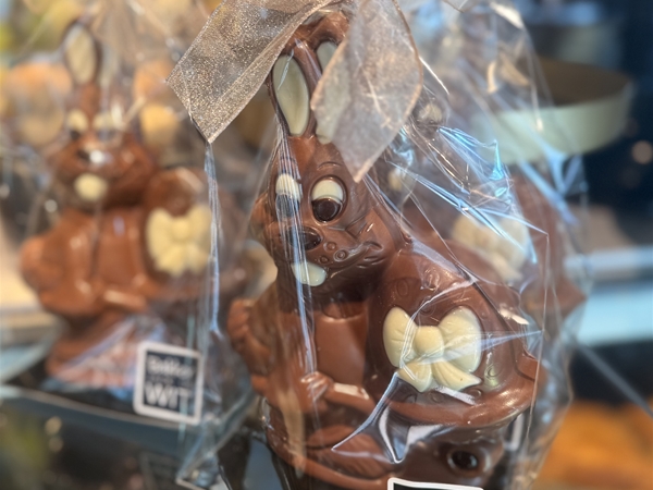 haas met strik(kruiwagen)