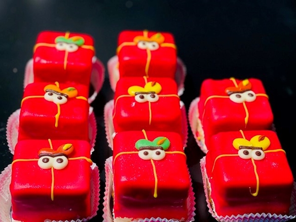 Piet petit four rood